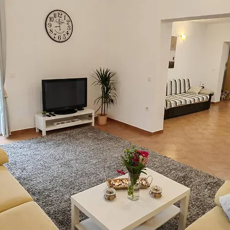 Family House With Pool, Garden & Kids Zone - Dunja